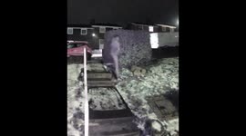 Man slips on icy steps in Gateshead, UK
