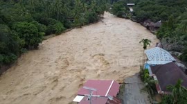 Floods, landslides kill at least 79 in Indonesia’s Sumatra island (2)