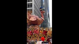 Iconic balloons dazzle crowds at New York Thanksgiving parade in USA