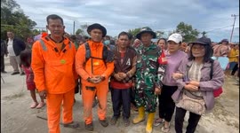 evacuation of dead people from sumatera massive floods