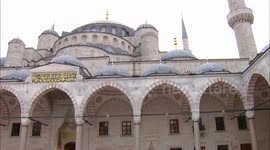 Pope Leo XIV visits Blue Mosque in Istanbul (4)