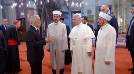 Pope Leo XIV visits Blue Mosque in Istanbul (3)
