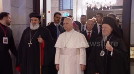 Pope Leo XIV meets local church leaders in Istanbul’s Syriac Orthodox Church (2)