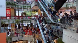 Venezuelans pack malls for Black Friday deals despite deep economic crisis