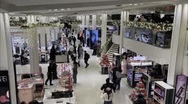 US: Anxious American shoppers plan to cut holiday spending