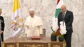 Pope Leo XIV meets Lebanese President in Beirut (2)