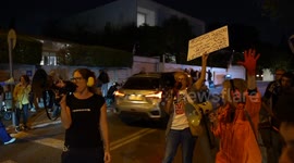 Israelis protest outside president’s residence over Netanyahu pardon request