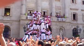 ICONIC KISS BETWEEN MINYONS [4:50] because Sant Jaume is 