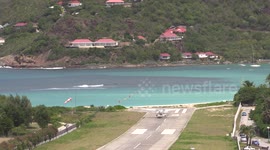 Light aircraft takes off extremely late, narrowly clearing beach
