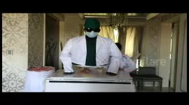 Man shows off his magic performance of cutting people in China