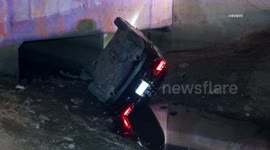 US, Bakersfield: Bakersfield Pursuit Car Crashes Into Canal