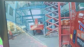 Metal pole falls down narrowly missing construction worker