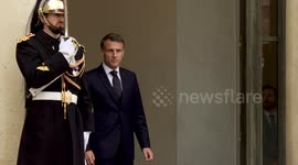 Ukrainian President Zelenskyy lands in Paris for peace discussions with Macron (2)