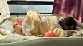 Baby adorably passes gas in Hubei, China