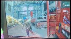 Steel beam hoisted into air falls and almost hits fleeing construction worker