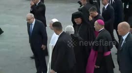 Pope Leo XIV prays at Beirut Port explosion site on final day of Lebanon trip (2)