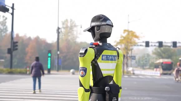 China: Robot traffic officer goes on duty in China's Zhejiang