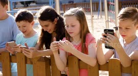 UNCAPTIONED: Australia Defends World-Leading Social Media Ban for Under-16s