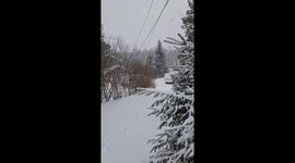 Early snow buildup blankets Hampton, New Jersey, USA
