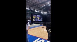 Basketball player with quick reactions saves reporter from being hit by ball