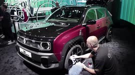 UNCAPTIONED: Renault 5 And 4 Among Four EVs Eligible For £3750 Discount