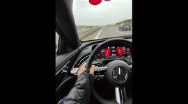 Near Miss Crash at 225km/h in the German Autobahn