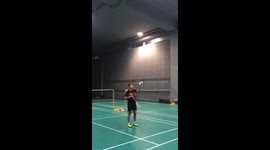 Man juggles six shuttlecocks at once in Inner Mongolia, China