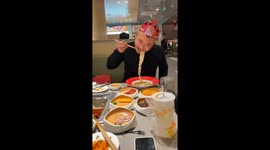 Funny “three-second rule” noodle rescue in Shandong, China