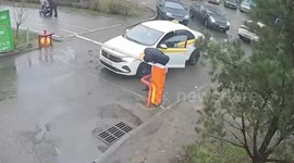 Irate taxi driver breaks barrier with his bare hands and drives on through