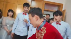 Groom’s wig mishap during bride’s reception in Zhejiang, China