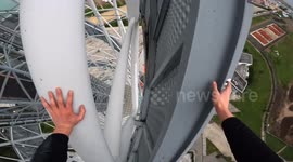 Daredevil scales 130m building without safety gear - before leaping from top