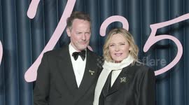 UNCAPTIONED: Kim Cattrall weds