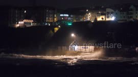 UK Weather Alert: Strong Winds Disrupt Christmas Markets & Lash Coasts Weather.