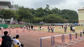 School hurdle race ends in laughs in Guangdong, China