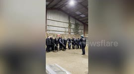 Hilarious video shows donkey joining in with acapella group singing Xmas carols