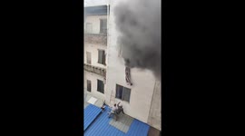 Fire escape attempt collapses platform in Guangxi, China