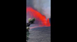 Kīlauea summit eruption and lava fountaining in Hawai, USA