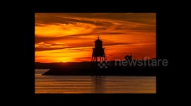 Timelapse Of Herd Groyne Lighthouse At Sunrise