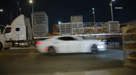 US, Los Angeles: Florence Chickens Cause Eggstreme Traffic Hazard