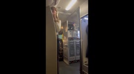 Pizza Delivered to Passengers Stuck on Delayed Airplane