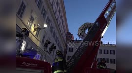 Italy: Rome Firefighters Rise 27 Meters At Dawn To Honor Virgin Mary