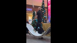 Roller-skating artist TJ-WHEELS stuns mall crowd—TikTok clip hits 8.5M views