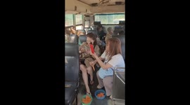 Hilarious Safari Moment as Giraffes Surprise Bus Passengers at Kanchanaburi, Thailand.