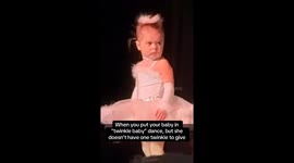 Toddler’s Grinch-like glare goes viral during 'Twinkle Baby'  dance recital