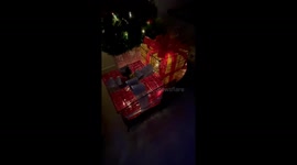 Woman creates DIY Christmas present lights using bamboo and cotton