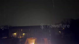 Heavy nighttime snowfall marks the season’s first flurry in Tennessee, USA