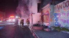US, Los Angeles: Downtown Los Angeles Crews Battle Structure Fire