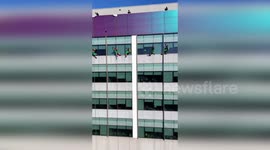 US: Lee County Deputies And Firefighters Bring Holiday Magic To Children’s Hospital