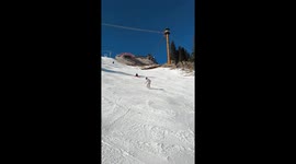 Skiing mishap turns into laughter in Xinjiang, China