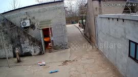 Young girl bumps head while playing on iron gate in Zhejiang, China